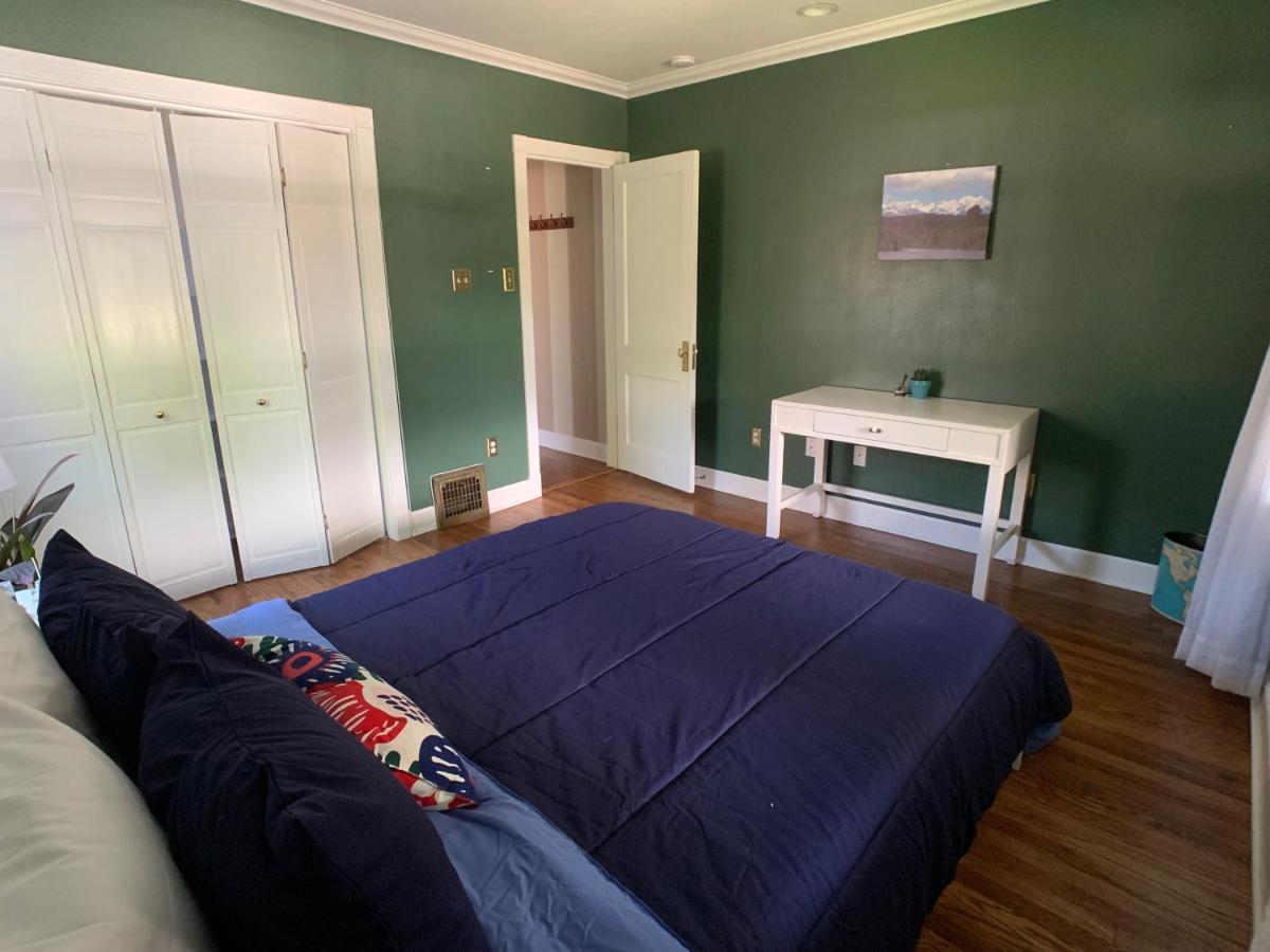 Private Room In West Highlands House Денвер Экстерьер фото